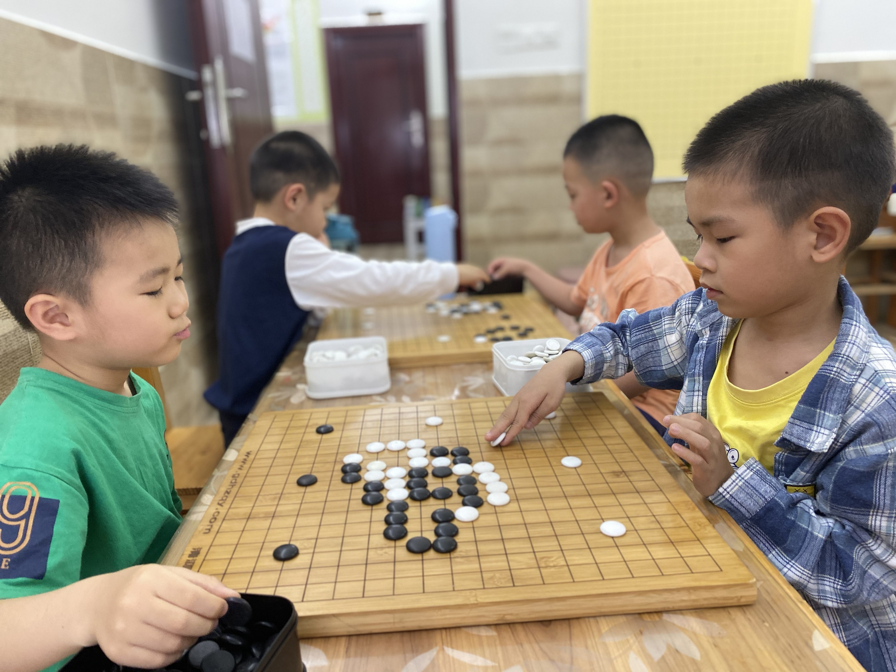 對(duì)弈小棋手.jpg