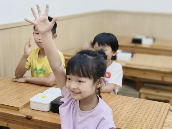 在歡樂的課堂里，孩子們沉浸在愉悅的氛圍中，享受著每一次的探索與學(xué)習(xí)~_副本.jpg