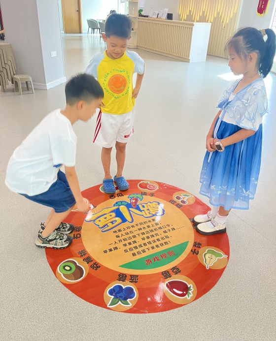 周日基礎班課間活動，孩子們最喜歡玩的蘿卜蹲游戲_副本.jpg