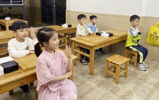 小棋手上起課來非常投入，勤奮認真的你，必定收到累累的碩果_副本.jpg