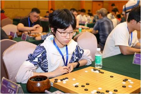【清源圍棋學(xué)霸之麥芷青】 棋海揚(yáng)帆，學(xué)海遨游：“麥子”的智慧雙翼
